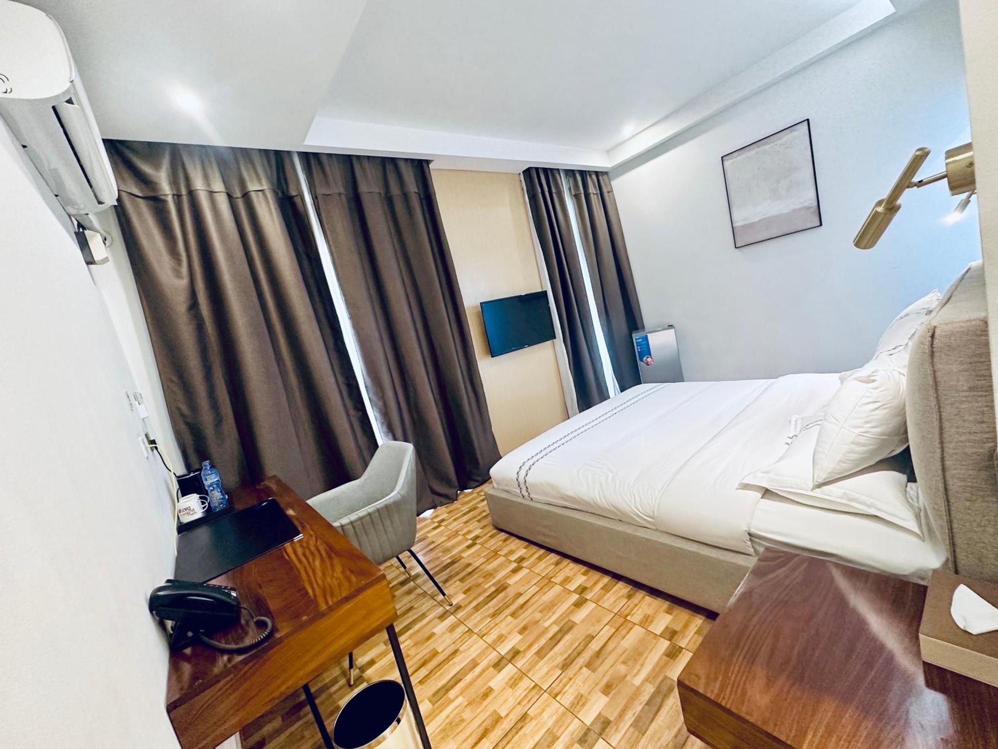 H&H Hotel Kinshasa Ngoại thất bức ảnh