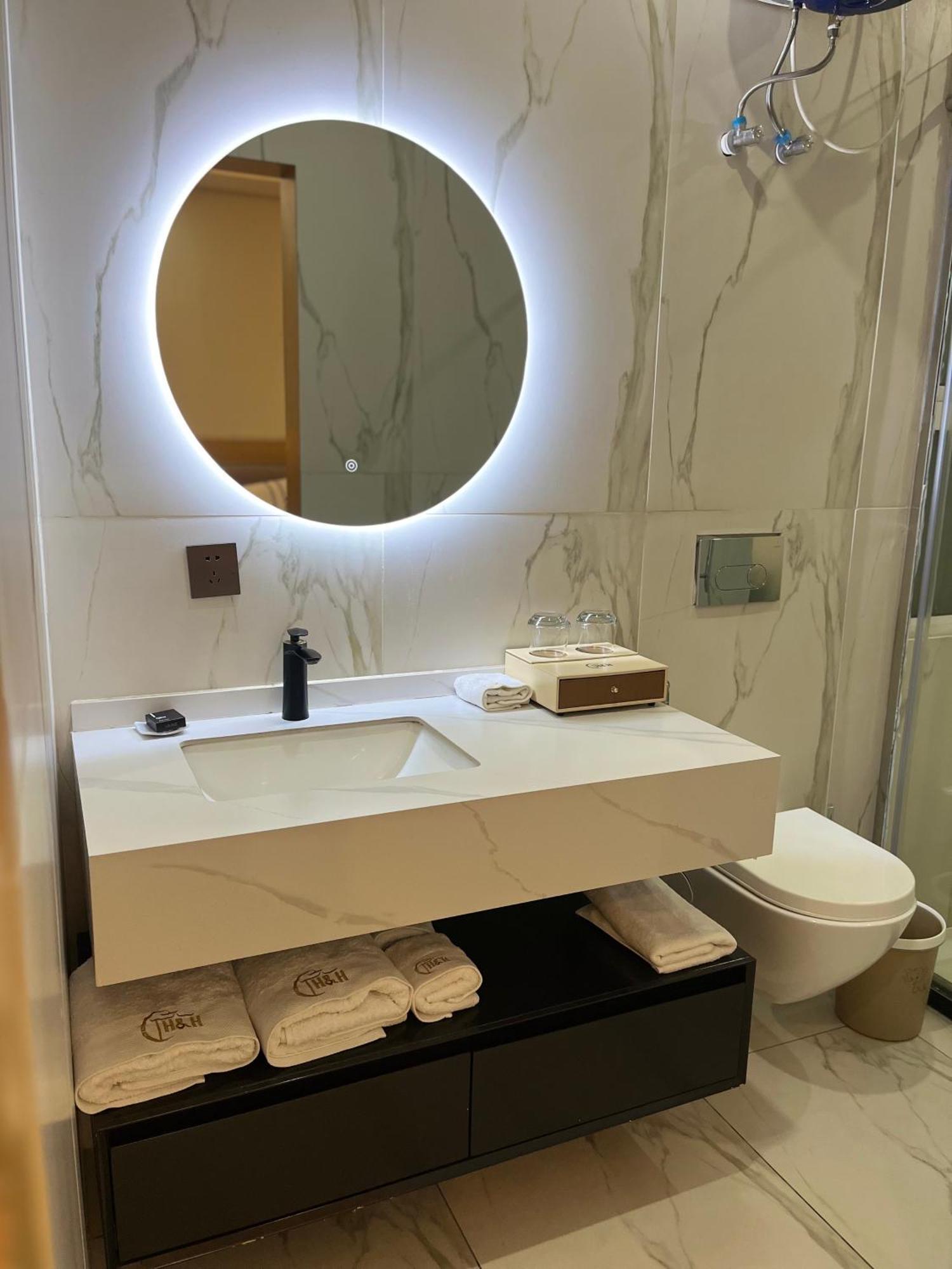 H&H Hotel Kinshasa Ngoại thất bức ảnh