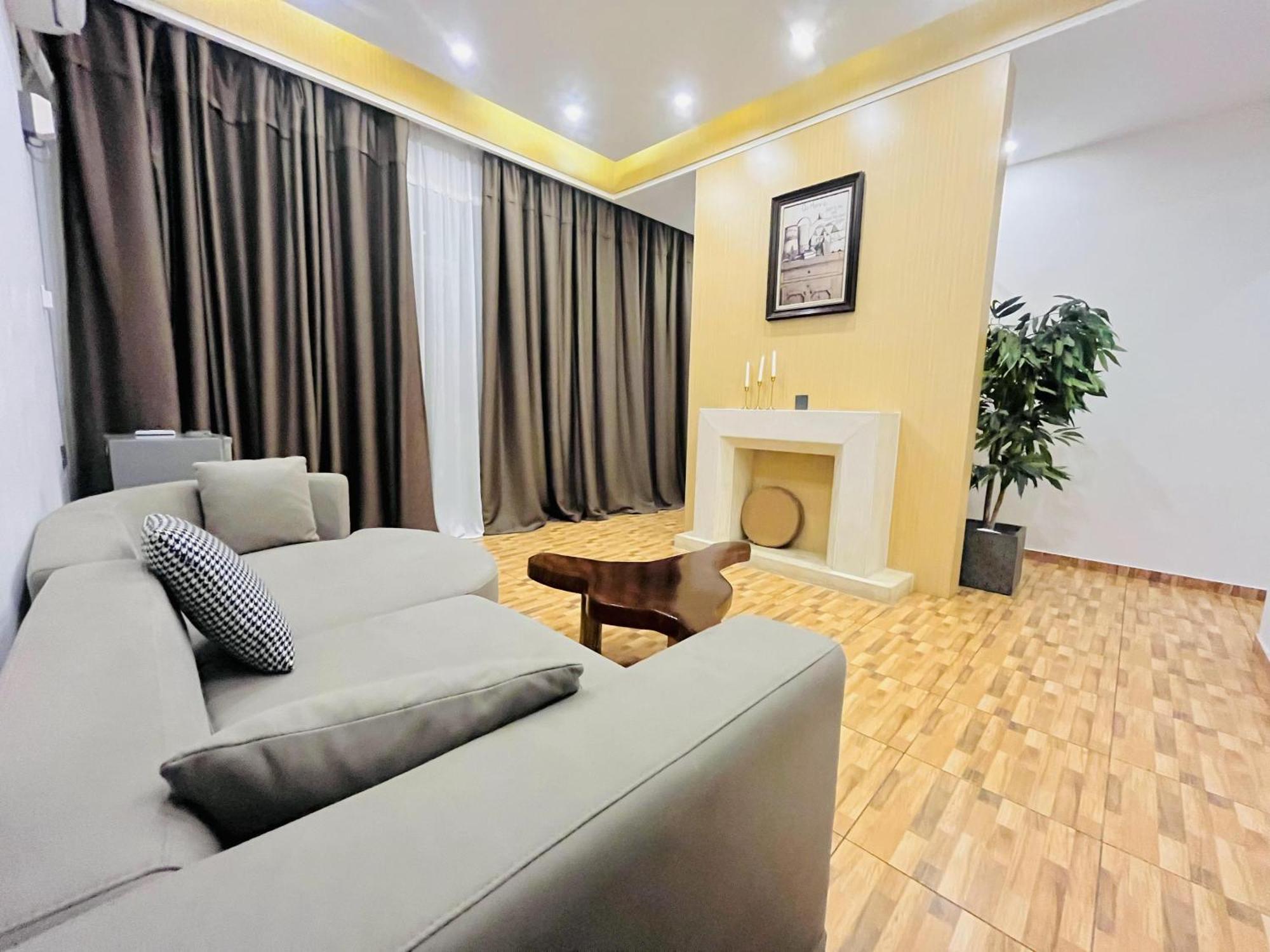 H&H Hotel Kinshasa Ngoại thất bức ảnh