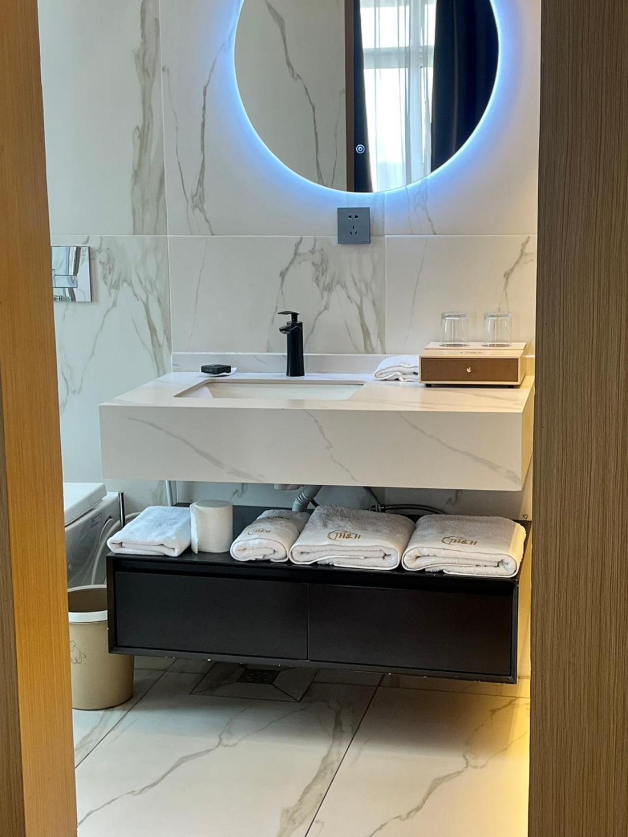 H&H Hotel Kinshasa Ngoại thất bức ảnh